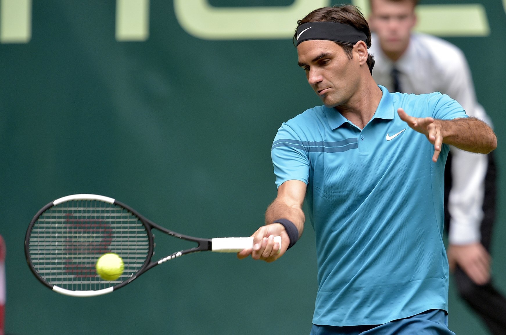 Federer Wins 60th Match in Halle