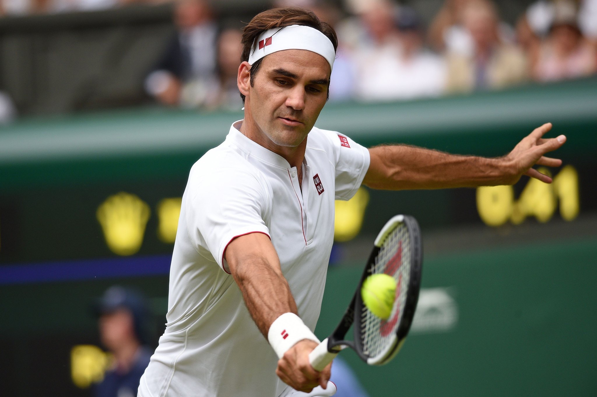 Sublime Serving Leads Federer into Wimbledon Third Round