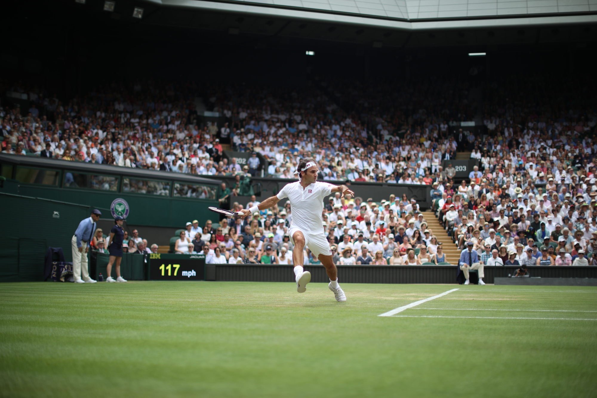Federer Defeats Mannarino in Straight Sets