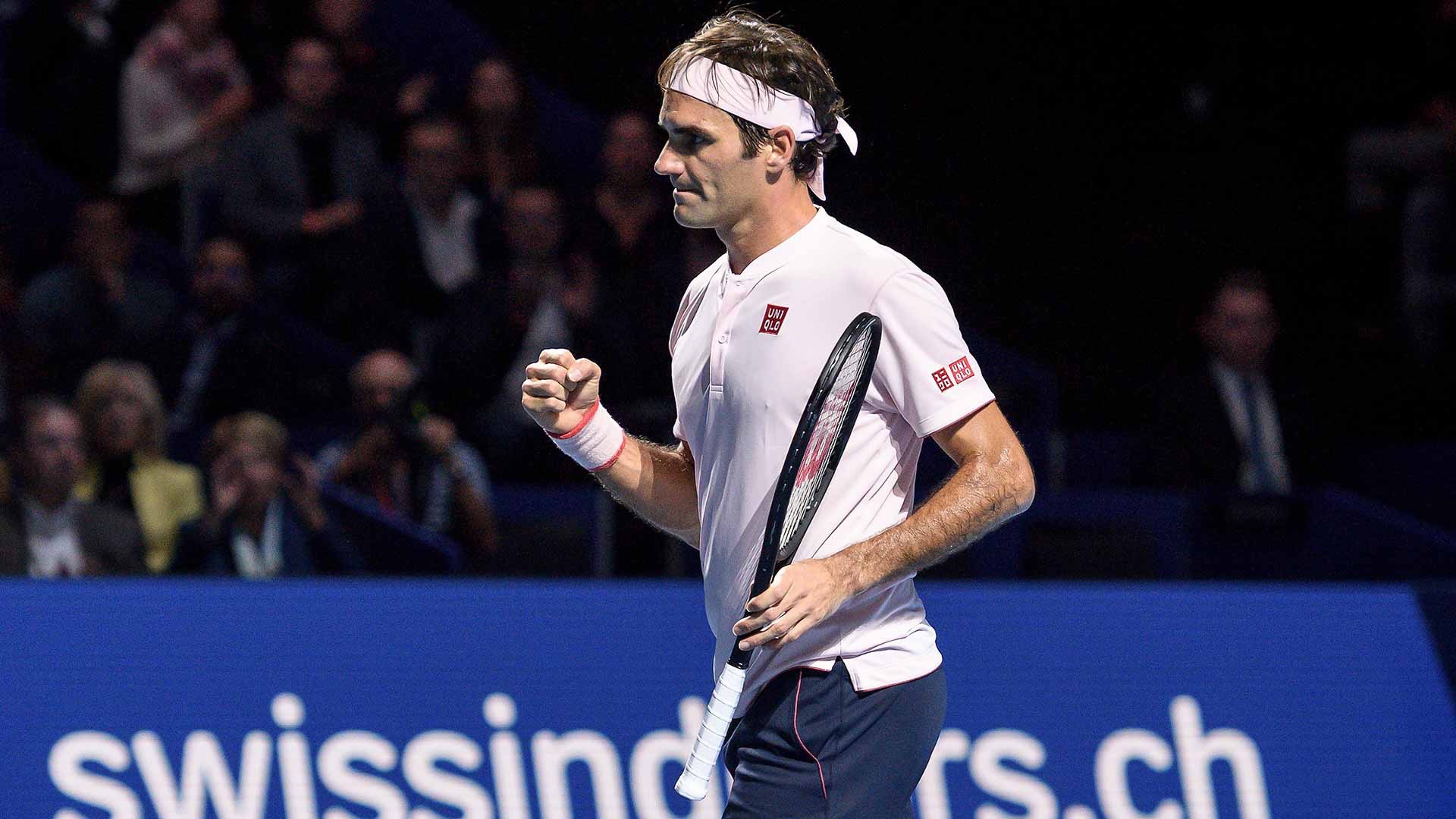 Federer Battles Past Simon into Swiss Indoors Semifinals