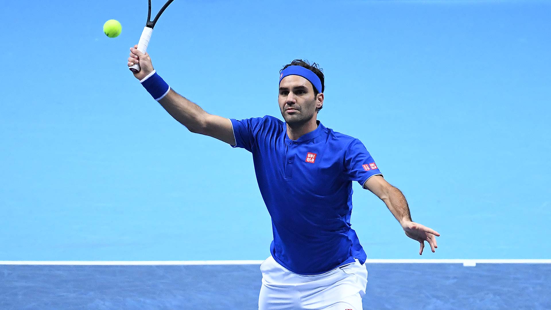 Federer Defeats Anderson Comprehensively, Books Spot in Semifinals